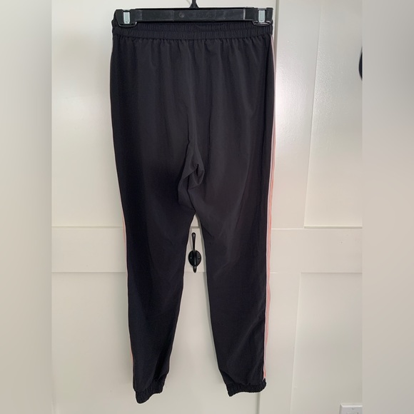 Aritzia TNA woven side striped joggers size XXS black/pink - Picture 7 of 10